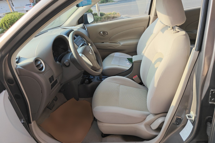 日产 阳光 2015款 1.5XE CVT舒适版中控内饰19