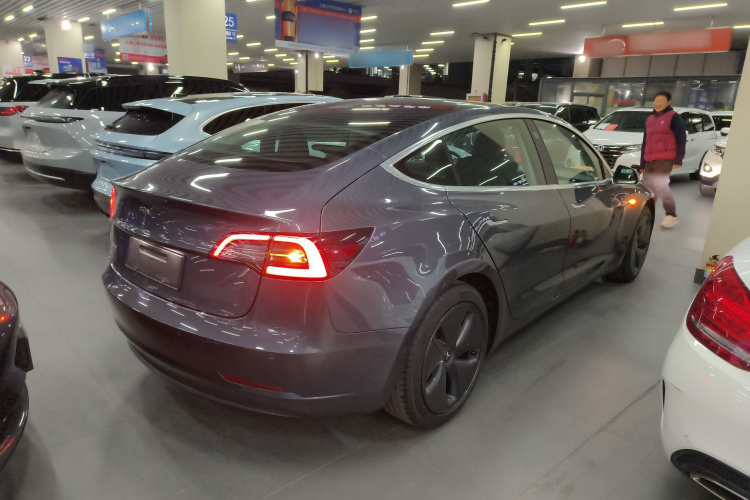特斯拉 Model 3 2019款 标准续航后驱升级版车身外观7