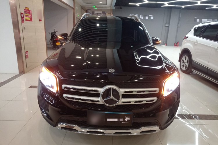 奔驰GLB 2022款 改款二 GLB 200 时尚型车身外观2