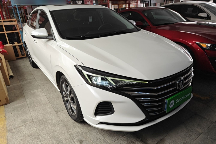长安 逸动 2020款 PLUS 百万版 1.6L GDI CVT豪华型车身外观3