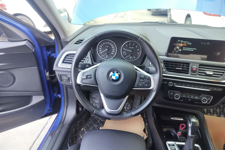 宝马1系 2017款 118i 设计套装型中控内饰13