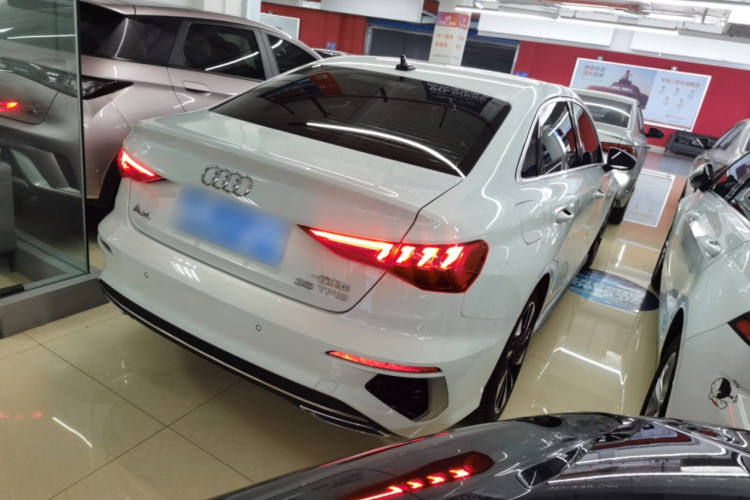 奥迪A3 2024款 A3L Limousine 35 TFSI 时尚运动型车身外观7