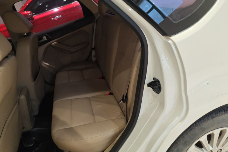 福特 福克斯 2013款 两厢经典 1.8L 自动时尚型中控内饰7004