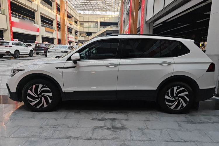 大众 途观L 2022款 330TSI 自动两驱舒享版车身外观4