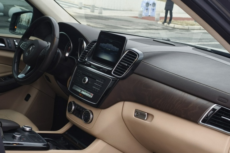 奔驰GLE 2017款 GLE 400 4MATIC中控内饰7001