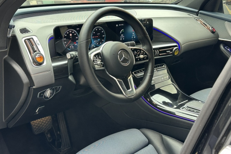 奔驰EQC 2022款 EQC 350 4MATIC中控内饰7005