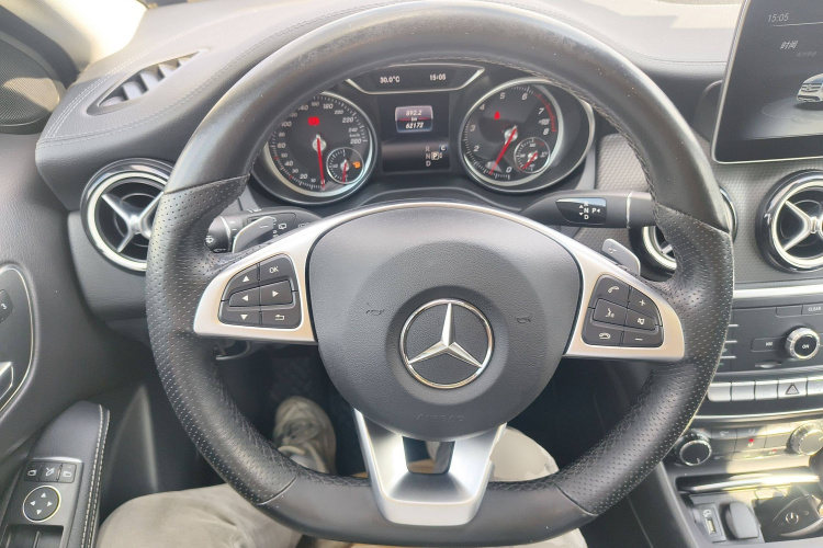 奔驰GLA 2019款 GLA 200 时尚型局部细节13