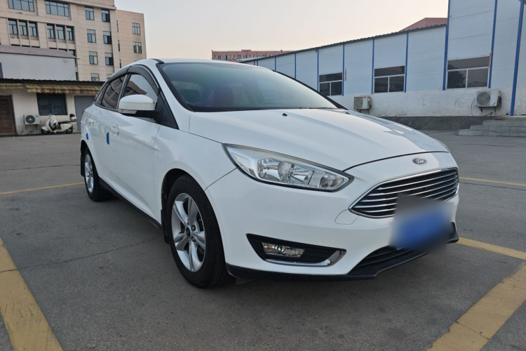 福特 福克斯 2018款 三厢经典 1.6L 自动舒适型智行版车身外观3