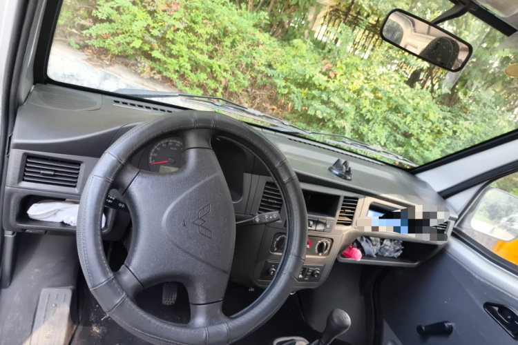 五菱汽车 五菱之光 2023款 1.5L 实用型 5/7座中控内饰12