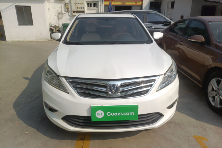 长安 逸动 2015款 1.6L 自动豪华型车身外观2