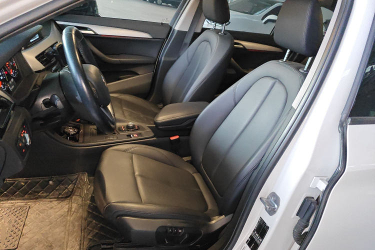 宝马X1 2019款 sDrive18Li 时尚型中控内饰19