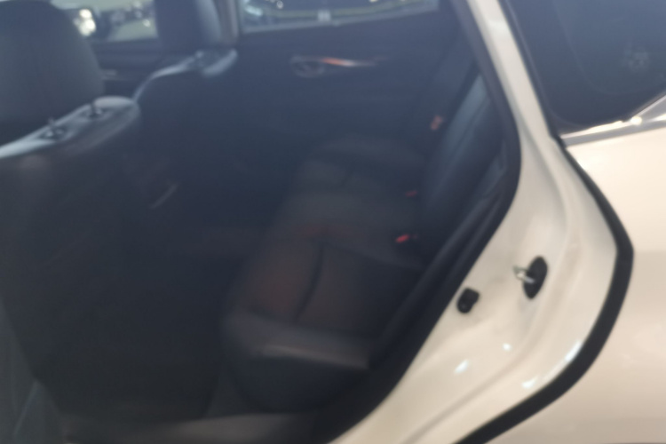 英菲尼迪Q70 2019款 Q70L 2.0T 精英版 PLUS中控内饰21