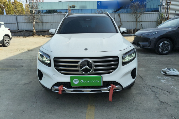 奔驰GLB 2024款 GLB 200 动感型车身外观2