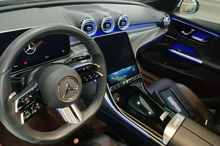 奔驰C级 2022款 C 260 L 运动版中控内饰12