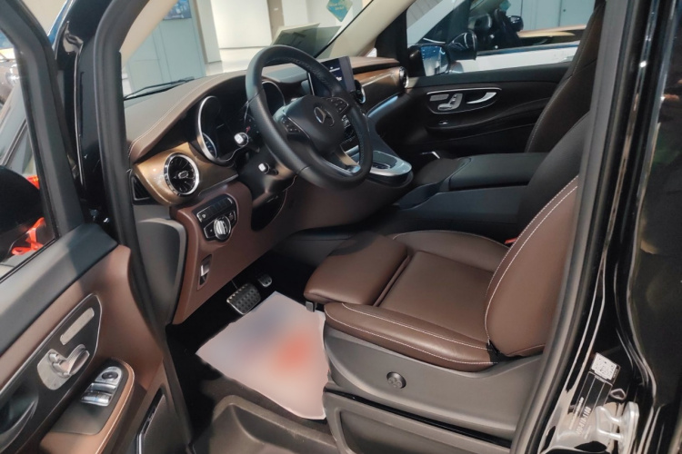 奔驰V级 2022款 V 260 尊贵版局部细节19