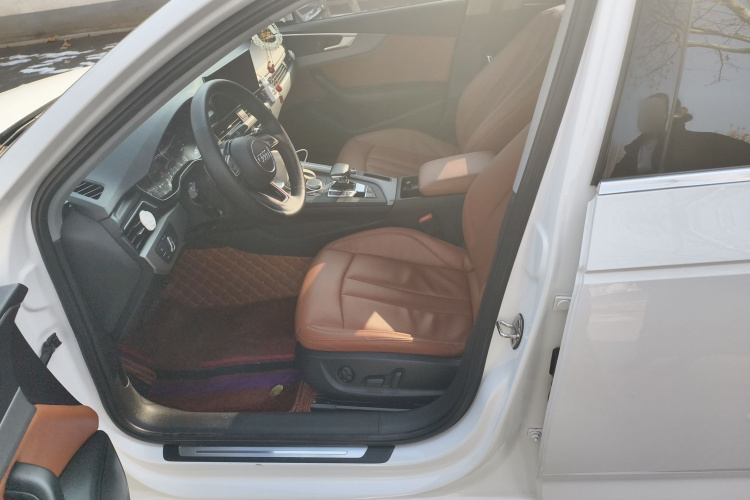 奥迪A4L 2018款 30周年年型 40 TFSI 进取型中控内饰19
