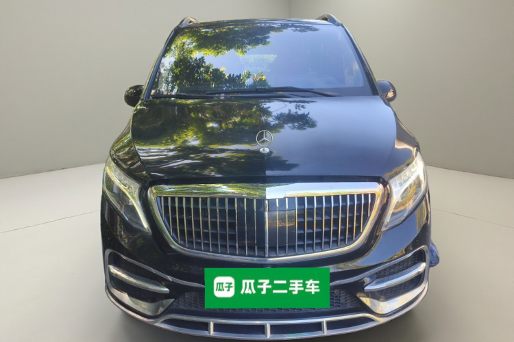 奔驰 威霆 2020款 2.0T 精英版 7座车身外观2