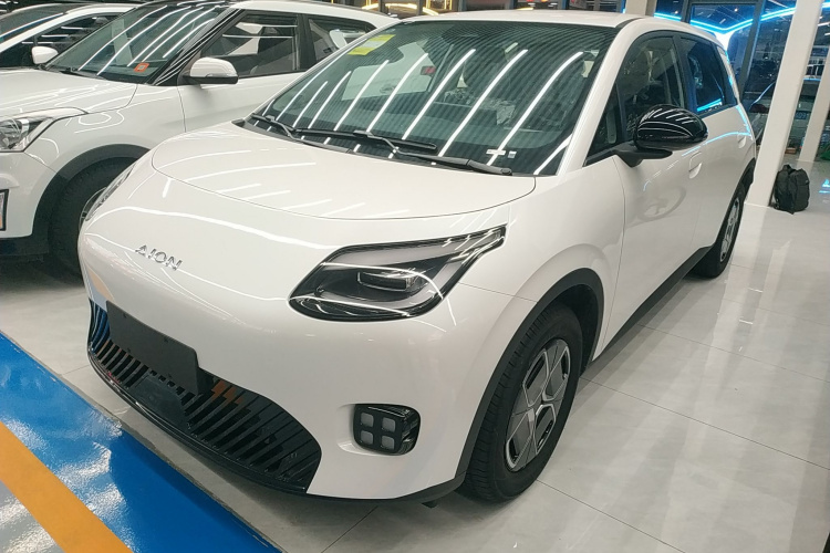 埃安 AION UT 2025款 330星辉版车身外观1