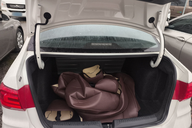 大众 桑塔纳 2021款 1.5L 自动风尚版机舱底盘23