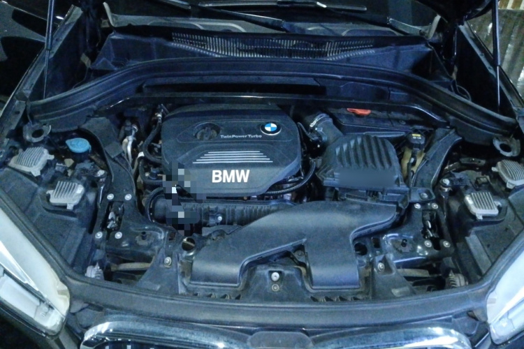 宝马X1 2019款 sDrive20Li 领先型机舱底盘24