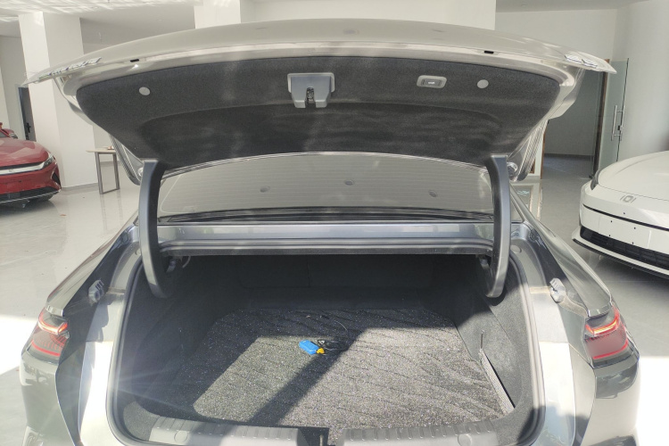 吉利银河 银河E8 2024款 550km 后驱MAX机舱底盘23