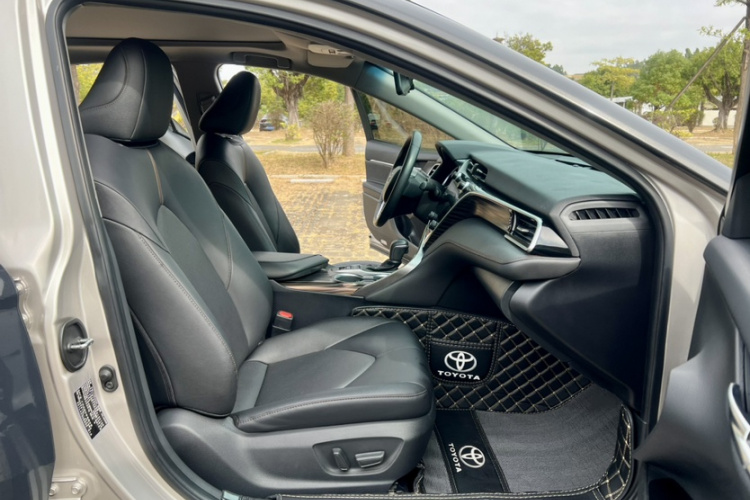 丰田 凯美瑞 2019款 2.5G 豪华版 国VI中控内饰7011