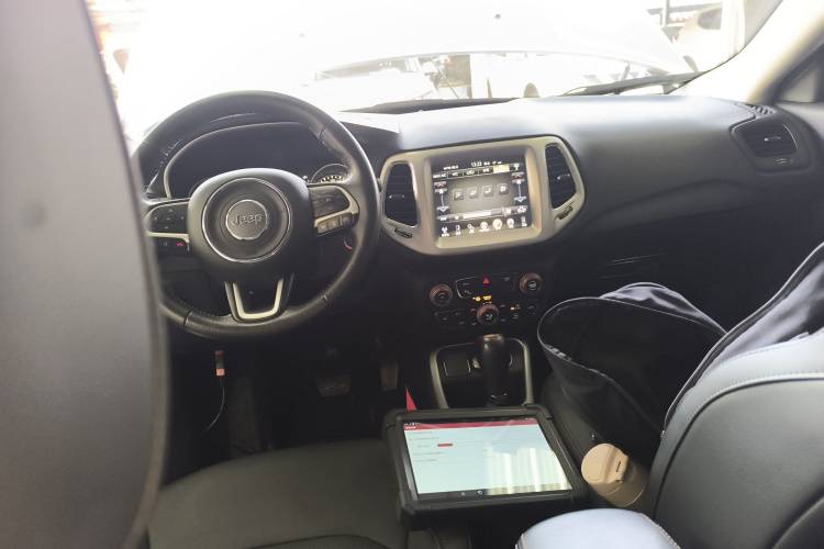 Jeep 指南者 2017款 200T 自动家享版中控内饰7002