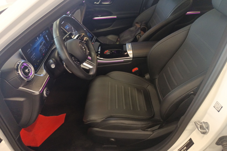 奔驰C级 2023款 C 260 L 运动版中控内饰19