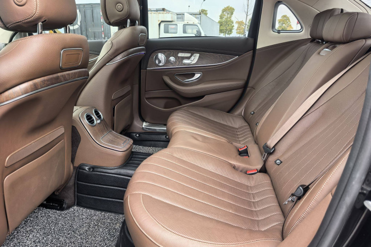 奔驰E级 2021款 E 300 L 尊贵型中控内饰7003