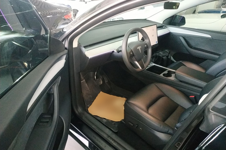 特斯拉 Model Y 2023款 后轮驱动版中控内饰20