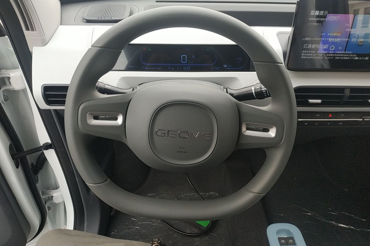 吉利银河 2024款 熊猫mini 200km 耐力熊中控内饰13