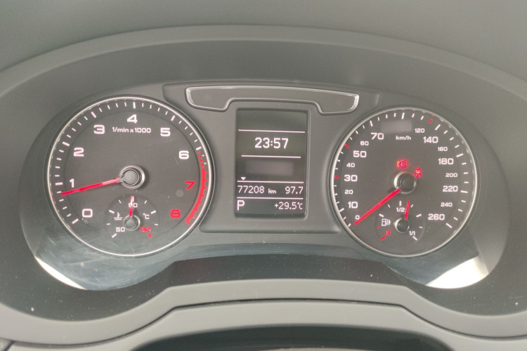 奥迪Q3 2018款 30周年年型 30 TFSI 时尚型局部细节14