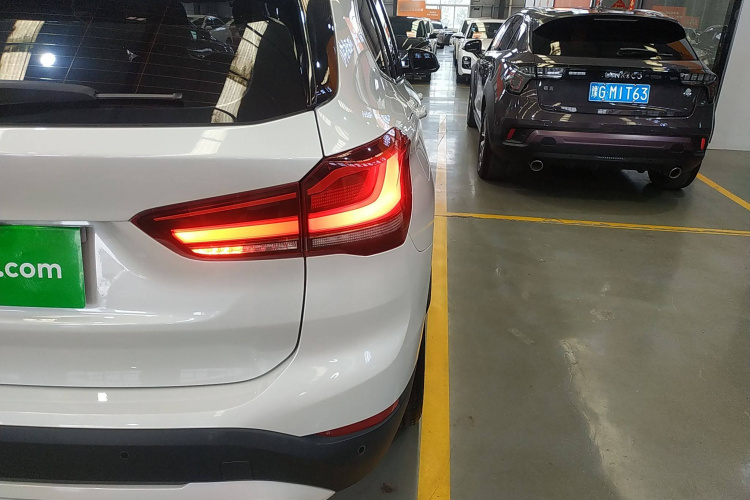 宝马X1 2020款 xDrive25Li 尊享型车身外观9