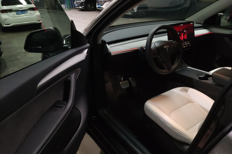 特斯拉 Model Y 2024款 后轮驱动版中控内饰20