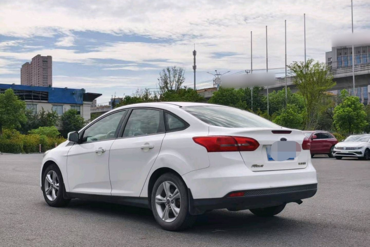 福特 福克斯 2017款 三厢 1.6L 手动舒适型智行版车身外观6003