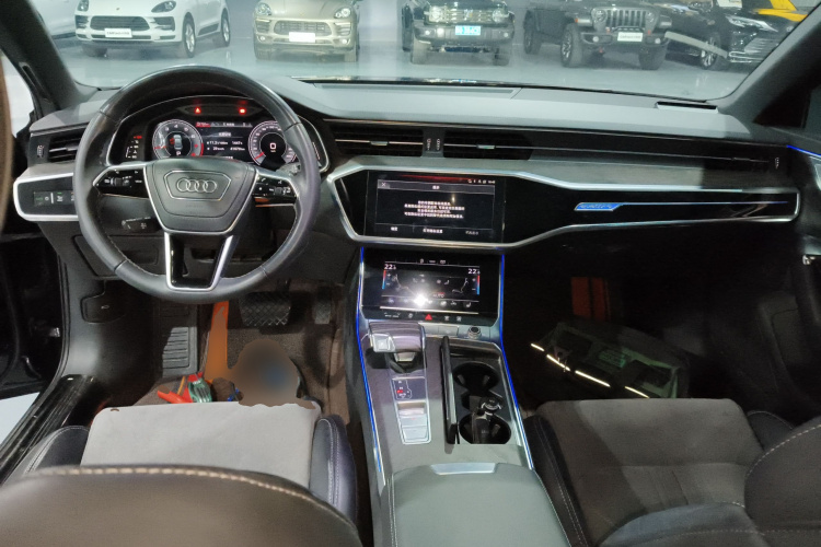 奥迪A6L 2023款 改款 45 TFSI quattro 臻选动感型中控内饰7002