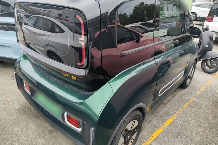 宝骏KiWi EV 2022款 设计师轻享版 三元锂车身外观7