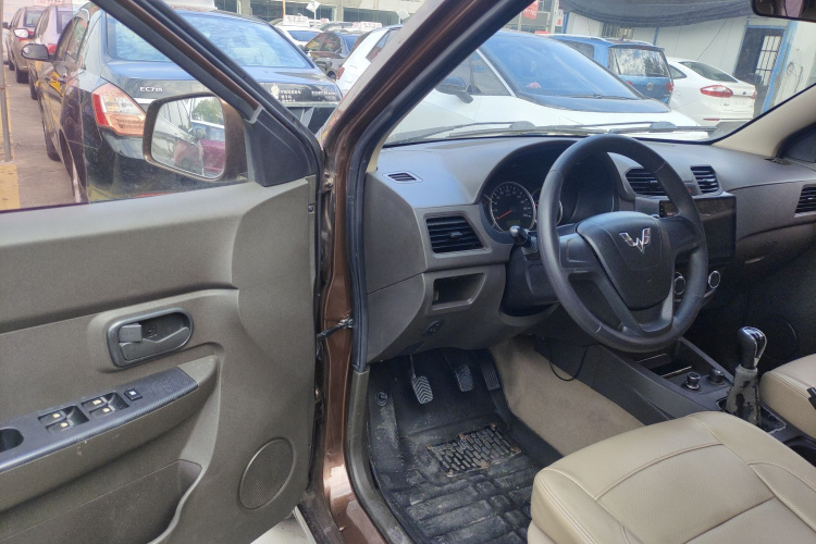 五菱汽车 五菱宏光 2014款 1.5L S标准型中控内饰20