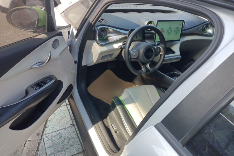 比亚迪 海豚 2021款 405km 时尚版中控内饰7003