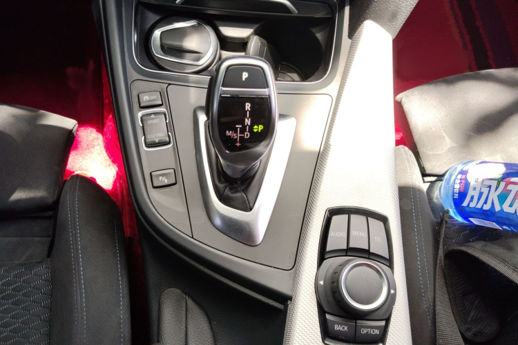 宝马3系 2017款 320i M运动型局部细节18