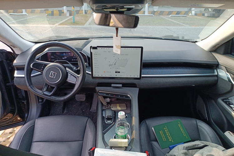 极氪001 2022款 超长续航单电机 WE版中控内饰12