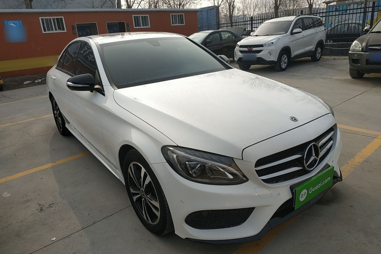 奔驰C级 2018款 C 200 运动版车身外观3