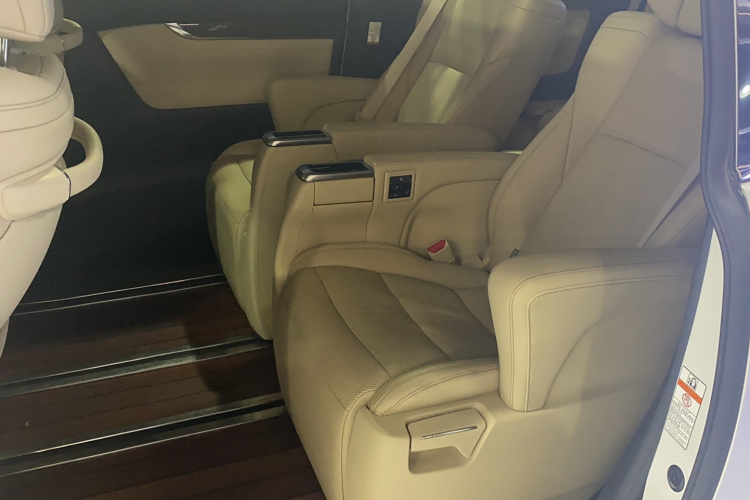 丰田 埃尔法 2020款 双擎 2.5L 豪华版中控内饰7001