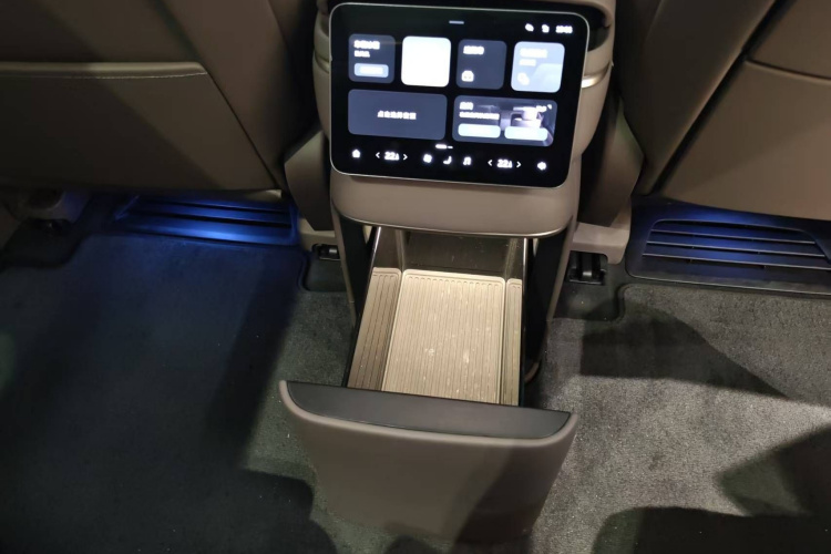 蔚来ES8 2026款 六座行政豪华版中控内饰7008