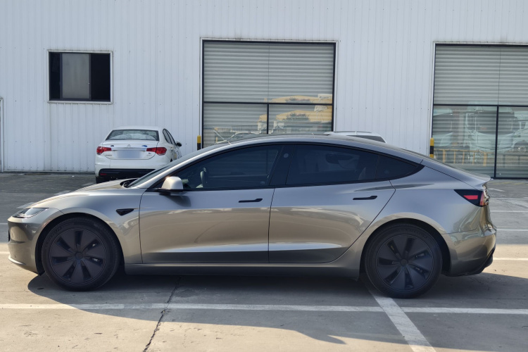 特斯拉 Model 3 2023款 长续航全轮驱动版车身外观6011