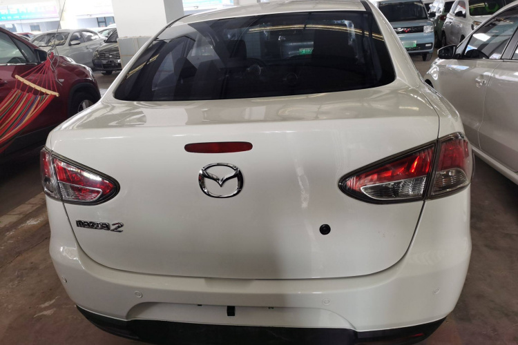 马自达2 2012款 三厢炫动 1.5L 手动时尚版车身外观6