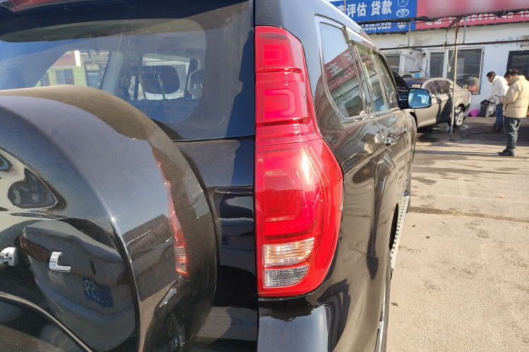 哈弗H9 2015款 2.0T 四驱豪华型 7座车身外观9