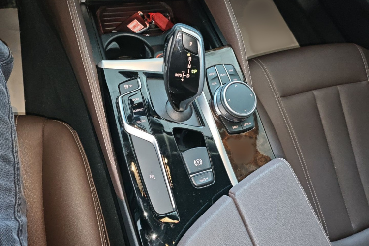 宝马5系 2019款 改款 525Li 豪华套装局部细节18