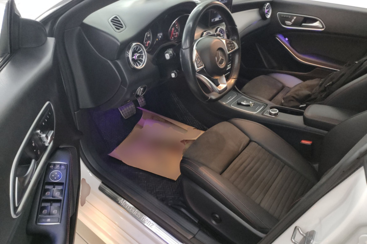 奔驰CLA 2018款 CLA 220 4MATIC中控内饰20