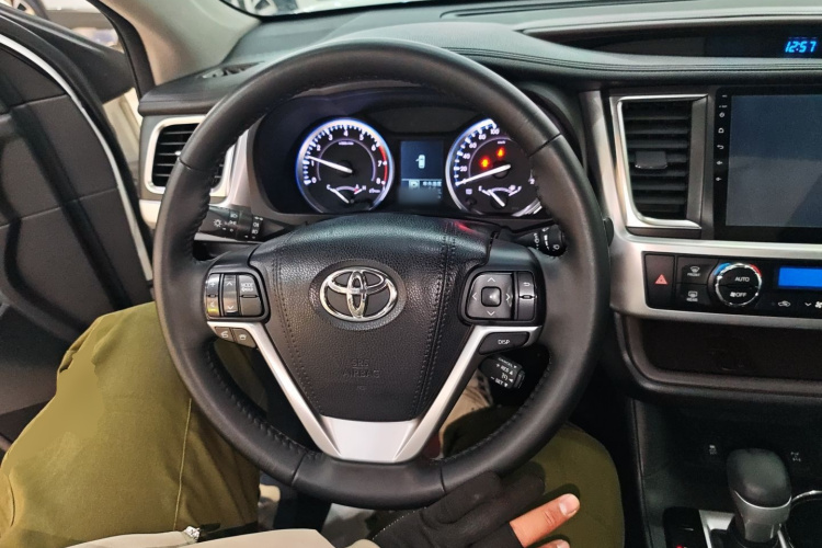 丰田 汉兰达 2017款 2.0T 四驱豪华版 7座局部细节13